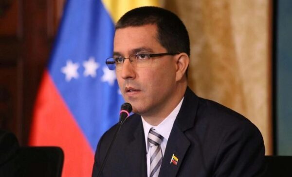 МИД Венесуэлы ответил на заявление Помпео о намерении Мадуро покинуть страну