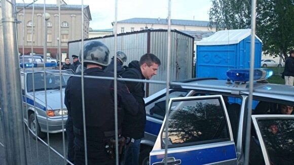 Начались задержания активистов на акции в защиту сквера у Театра драмы в Екатеринбурге