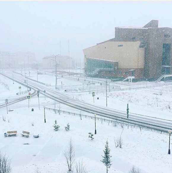 На Ямале из-за метели закрыты движение автобусов и переправа, в школах отменяют занятия