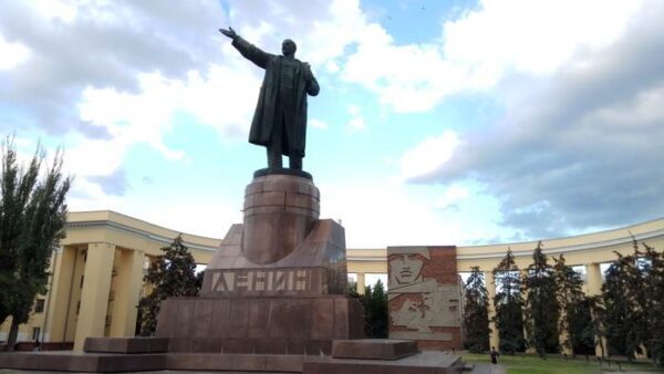 Памятник Владимиру Ленину в центре Волгограда признали опасным