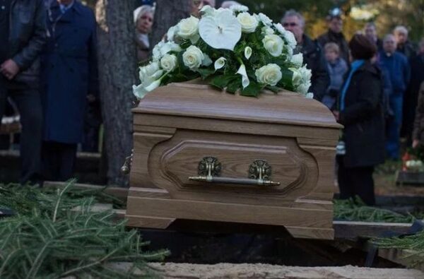 Приметы и суеверия на похороны: как вести себя на кладбище, чтобы не накликать беду