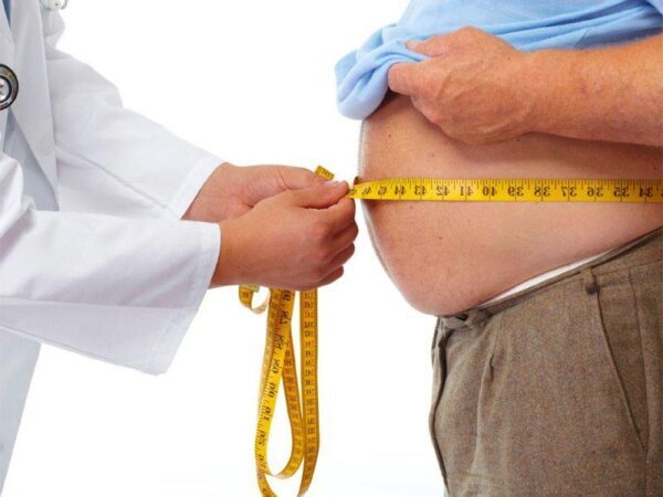 Резкие колебания веса у пожилых признаны симптомом опасной болезни