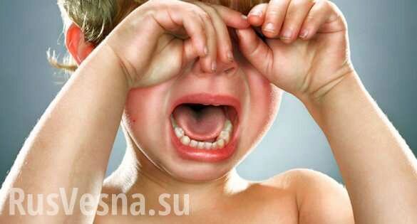 Шок: В киевском супермаркете пьяница попытался внезапно свернуть шею ребёнку (ВИДЕО 18+)