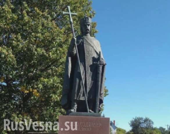 В Канаде вандалы обезглавили памятник князю Владимиру (ФОТО)