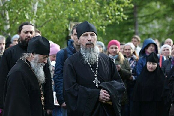 В Екатеринбурге верующие провели акцию в сквере, где хотят построить храм святой Екатерины