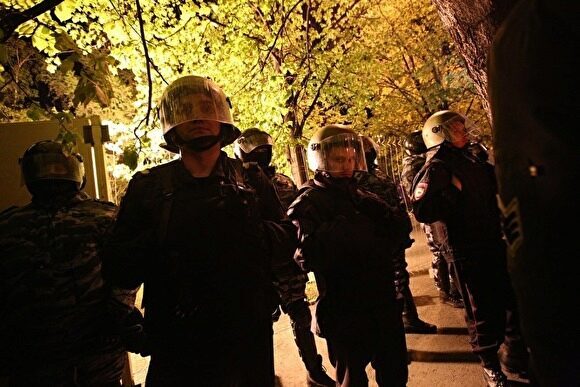 В Екатеринбурге за участие в акции протеста в сквере у Драмтеатра арестован уже 21 человек