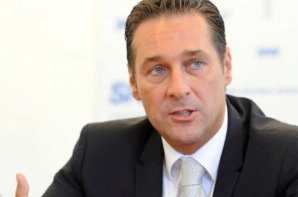 Вице-канцлер Австрии ушел в отставку после видео с русскими