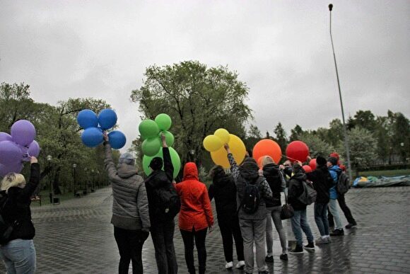 В Тюмени активисты ЛГБТ провели флешмоб в честь Дня борьбы с гомофобией