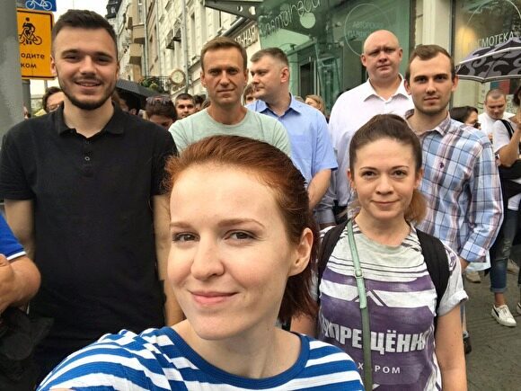 Алексея Навального задержали на марше в поддержку Голунова