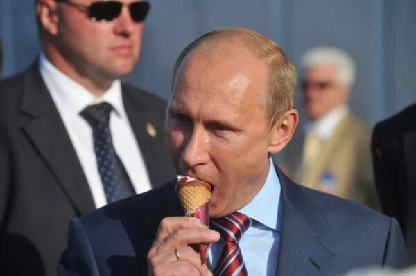 Невзоров прокомментировал эпизод с покупкой Путиным мороженого в Жуковском