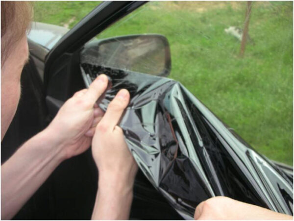 В Госдуме рассмотрят законопроект о сроках снятия тонировки со стекол машины