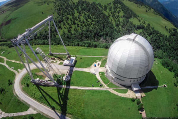 Крупнейший в мире телескоп в Архызе вновь работает со старым зеркалом