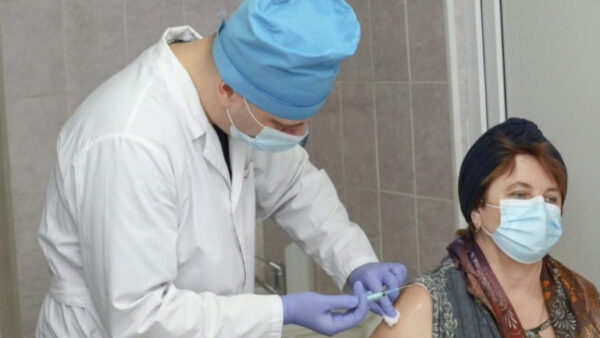 Липецкий врач рассказала «МК», как в регионе покупают сертификаты о прививке от COVID