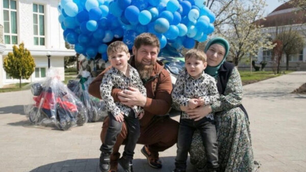 Рамзан Кадыров показал, как выросли его младшие сыновья-близнецы