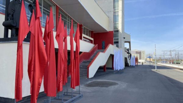 Улицы Липецка украсят больше 500 белых и красных флагов