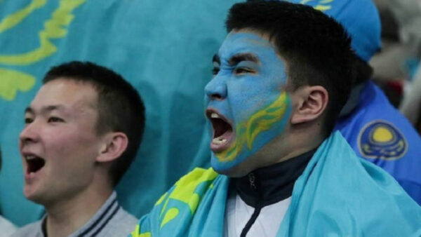Казахские националисты заставляют русских извиняться на камеру (видео)