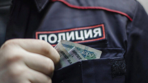 За вымогательство взяток у закладчиков задержаны 11 полицейских Пятигорска