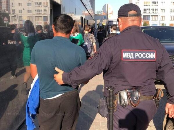 В Екатеринбурге полиция провела рейд по нелегалам