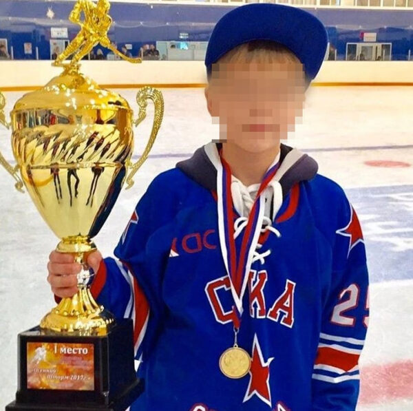 В Петербурге 14-летний хоккеист умер от удара шайбы в грудь