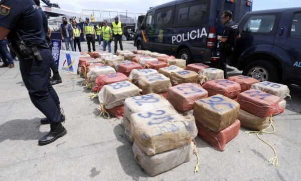 3,8 тонны кокаина везли из Колумбии в Испанию, контрабандисты задержаны