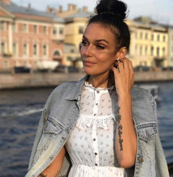 Алёна Водонаева подправила нос фотошопом