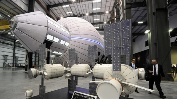 Американцы построят надувную станцию для жизни космонавтов на орбите Луны
