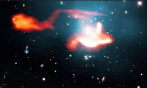 Астрономы запечатлели необъяснимое космическое явление во время слияния галактик