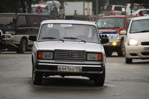 Avito: Первая машина большинства российских водителей — белый Lada-седан