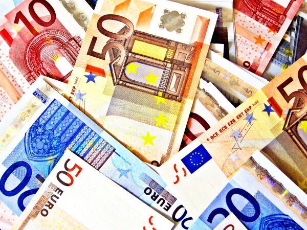 Банк России повысил курс евро на 12 октября до 68,5 рубля
