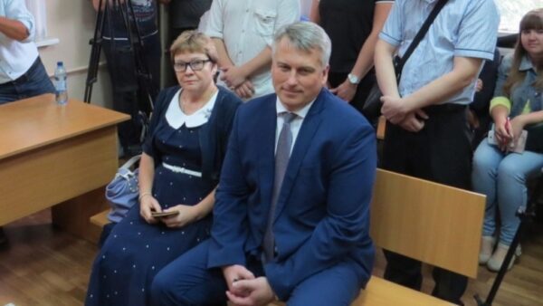 Белов и Рожкова явились в суд для ознакомления с делом