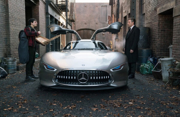 Бэтмен пересядет на концептуальный суперкар от компании Мерседес Бенс
