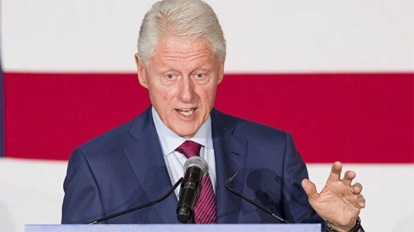 Билл Клинтон заявляет о вине РФ в атаках на "всю систему" США