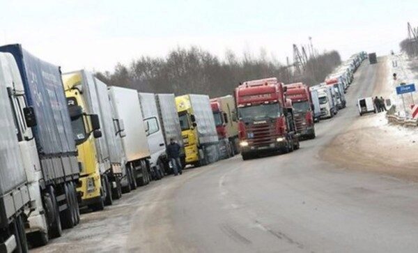 Более 900 грузовиков не могут пересечь границу между Литвой и Белоруссией