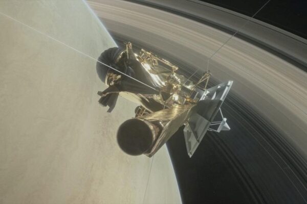 Cassini обнаружил на Сатурне сложную органику