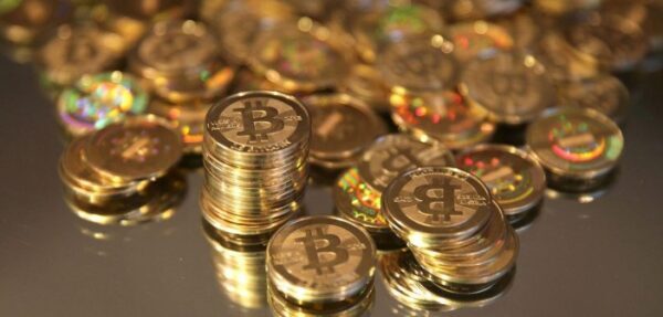 Цена Bitcoin превысила $6000