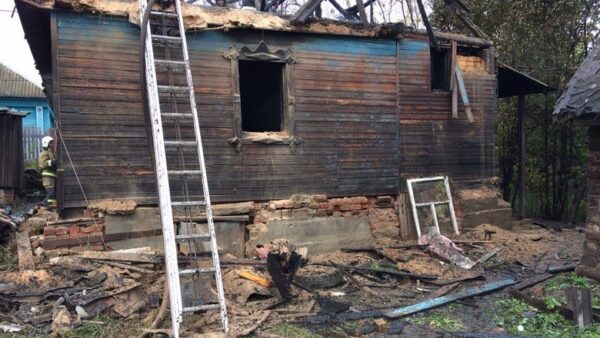 Четверо детей попали в больницу после пожара в жилом доме в Балахне