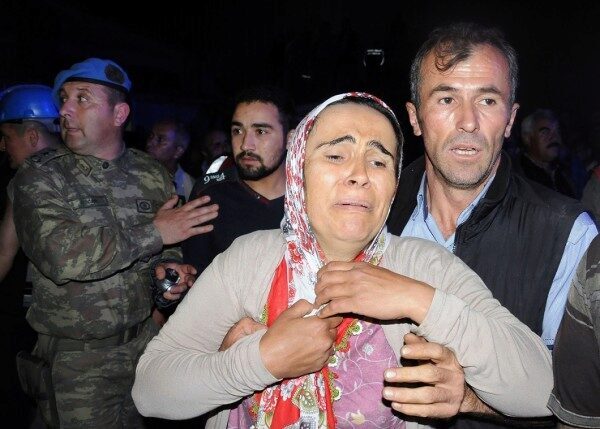 Число жертв обвала на нелегальной шахте в Турции достигло шести