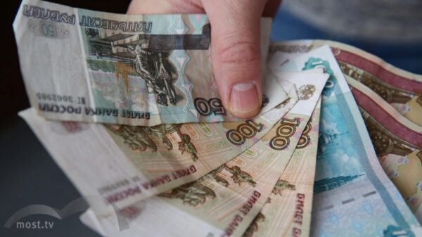 Депутаты облсовета приняли закон о повышении зарплаты бюджетникам