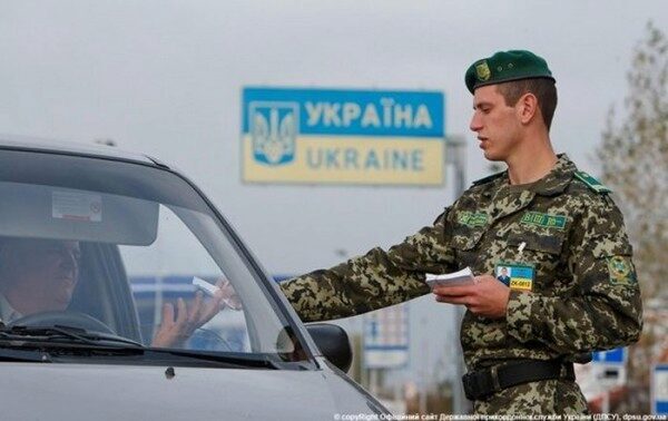 Депутаты рады намерены временно ограничить выезд украинцев в Россию