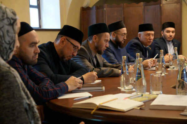 ДУМ Татарстана запустит учебную программу по изучению татарского языка в мечетях