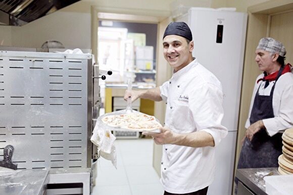 Два итальянца и француз открыли в Челябинске домашнюю пиццерию