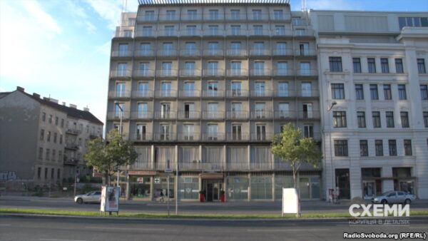 Экс-супруга скандального судьи сидит на миллионах