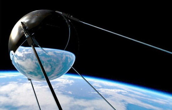 Эксперты КФУ прокомментировали новость о падении огромного спутника на Землю