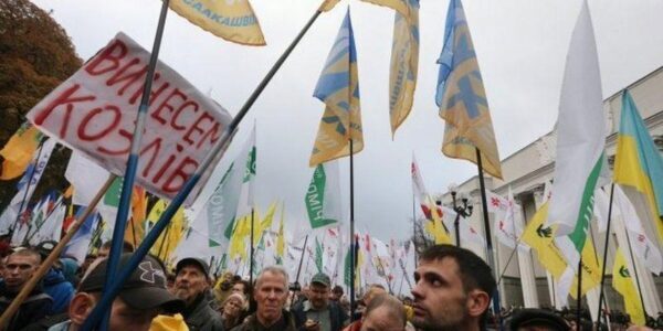 Глава МВД Украины оскорбил протестующих под Верховной Радой