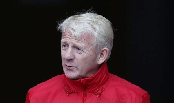 Главный тренер сборной Шотландии Стракан отправлен в отставку
