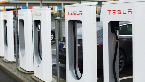 Корпорация Tesla отзывает 11 тыс. кроссоверов Model X из-за задних сиденьев