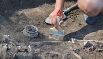 Литовские археологи раскопали замок самоубийц