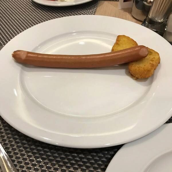 Лолита Милявская опубликовала фото “эротичного” завтрака в Самаре