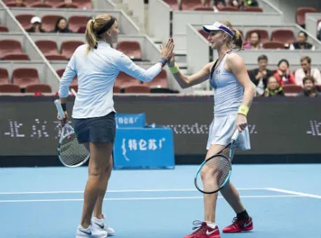 Макарова и Веснина вышли в полуфинал итогового турнира в Сингапуре