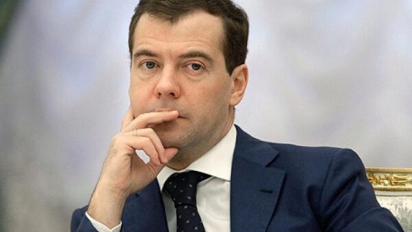 Медведев: правительствам стран нужно торопиться с переходом в цифровой мир
